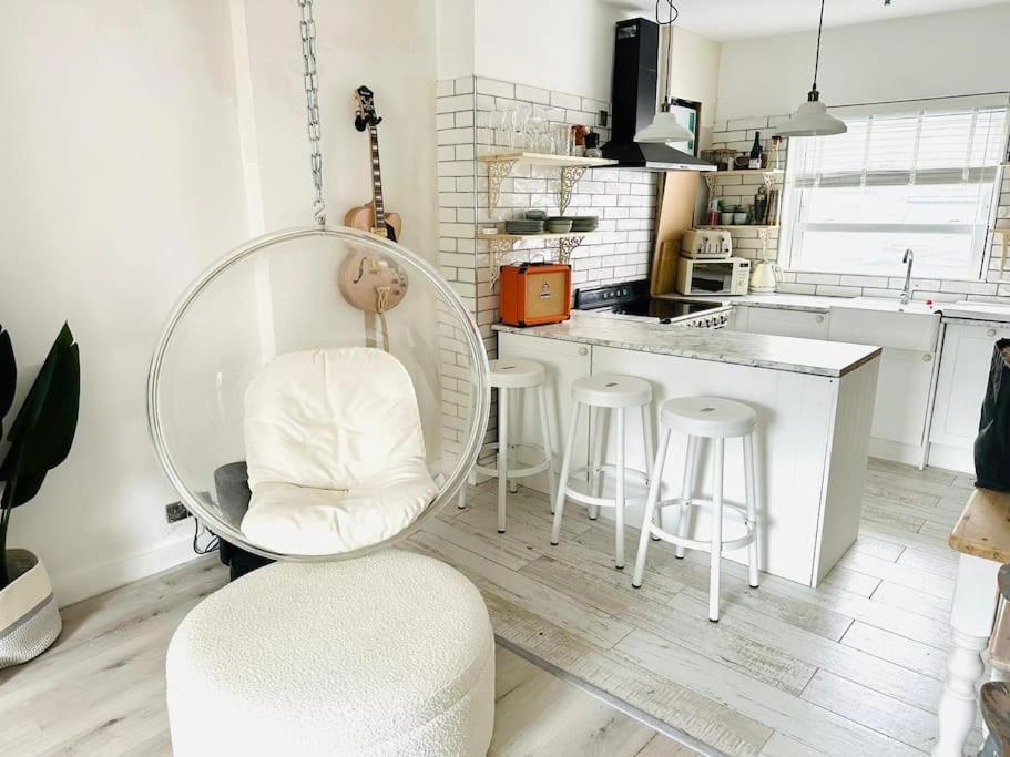 Stunning 2 Bedroom Flat Camden Londra Esterno foto