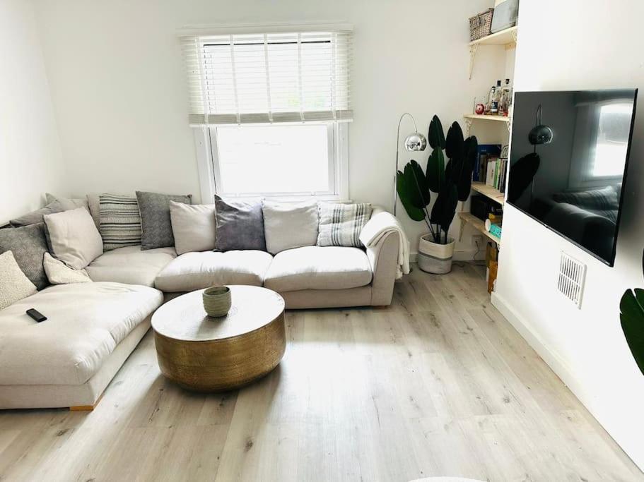 Stunning 2 Bedroom Flat Camden Londra Esterno foto